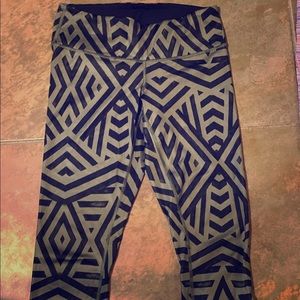 GUC - size 6 green and black chevron.